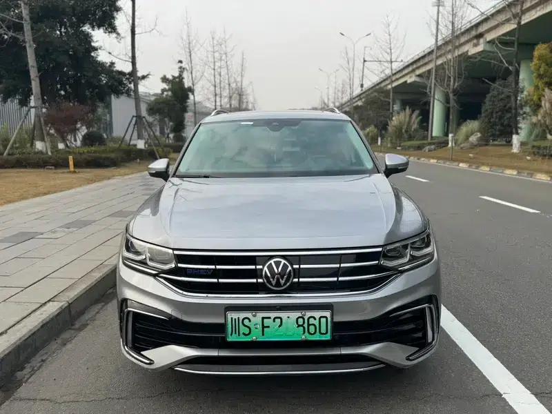 Tiguan L PHEV 2022 430PHEV Plug-in Hybrid Premium Edition — миниатюра 2