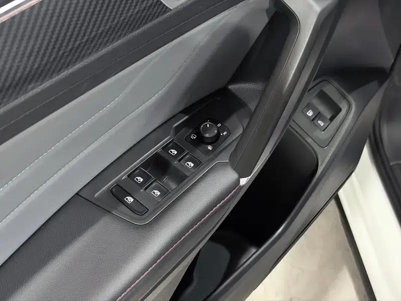 Tiguan L PHEV 2023 430PHEV Plug-in Hybrid Flagship Edition — миниатюра 24