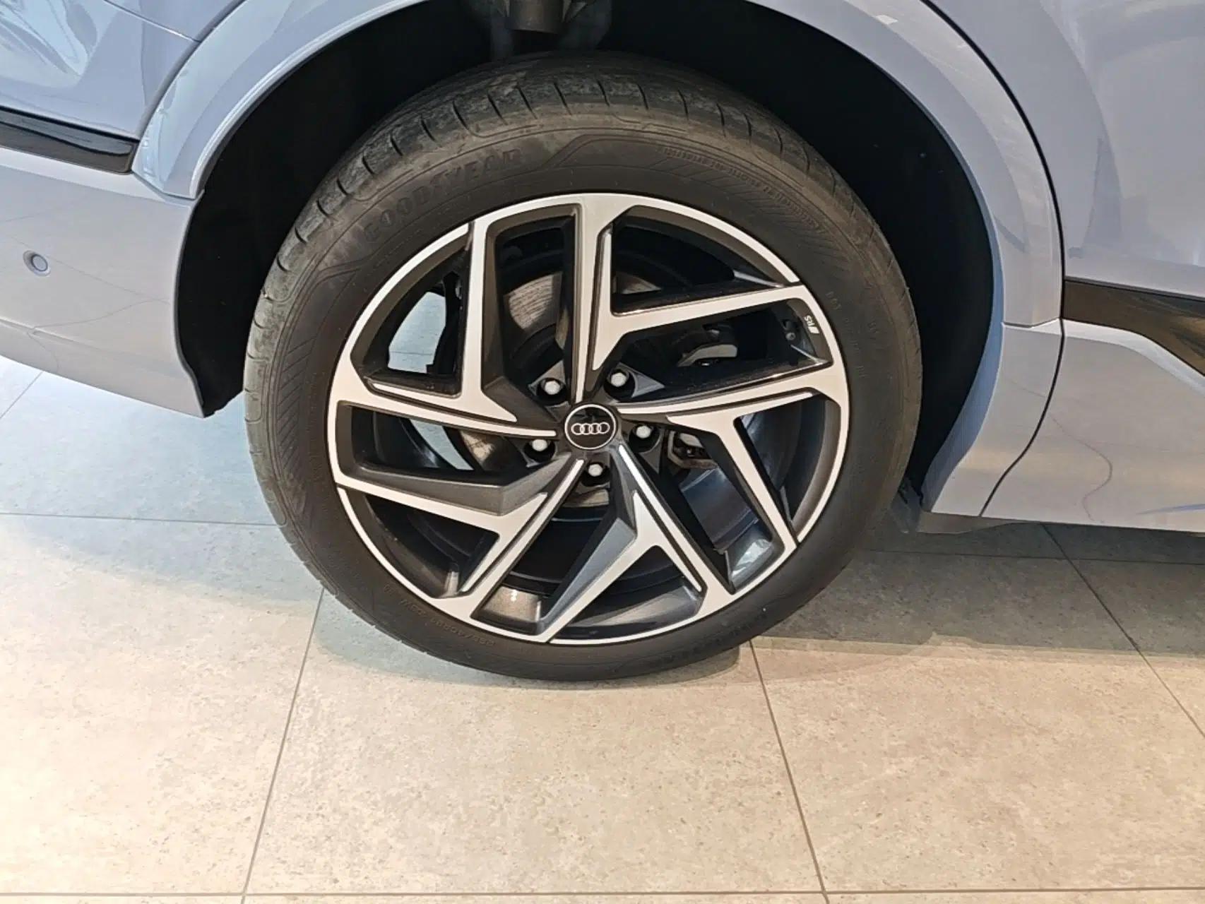 Audi Q6L e-tron 2026 First Launch Navigation Edition — миниатюра 11