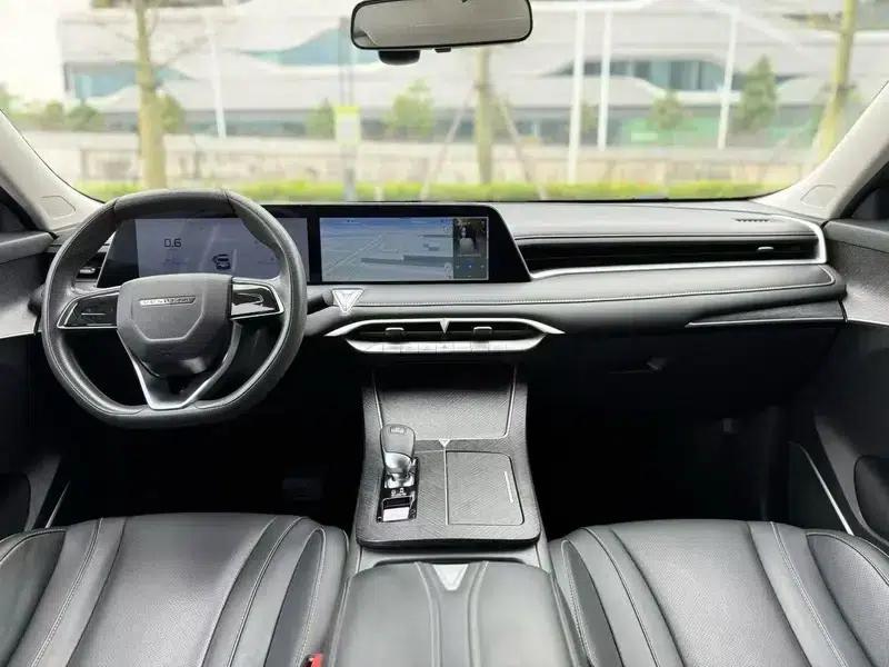 Venucia V2022 260T Dark Horse Edition - Top-Tier Model — миниатюра 6