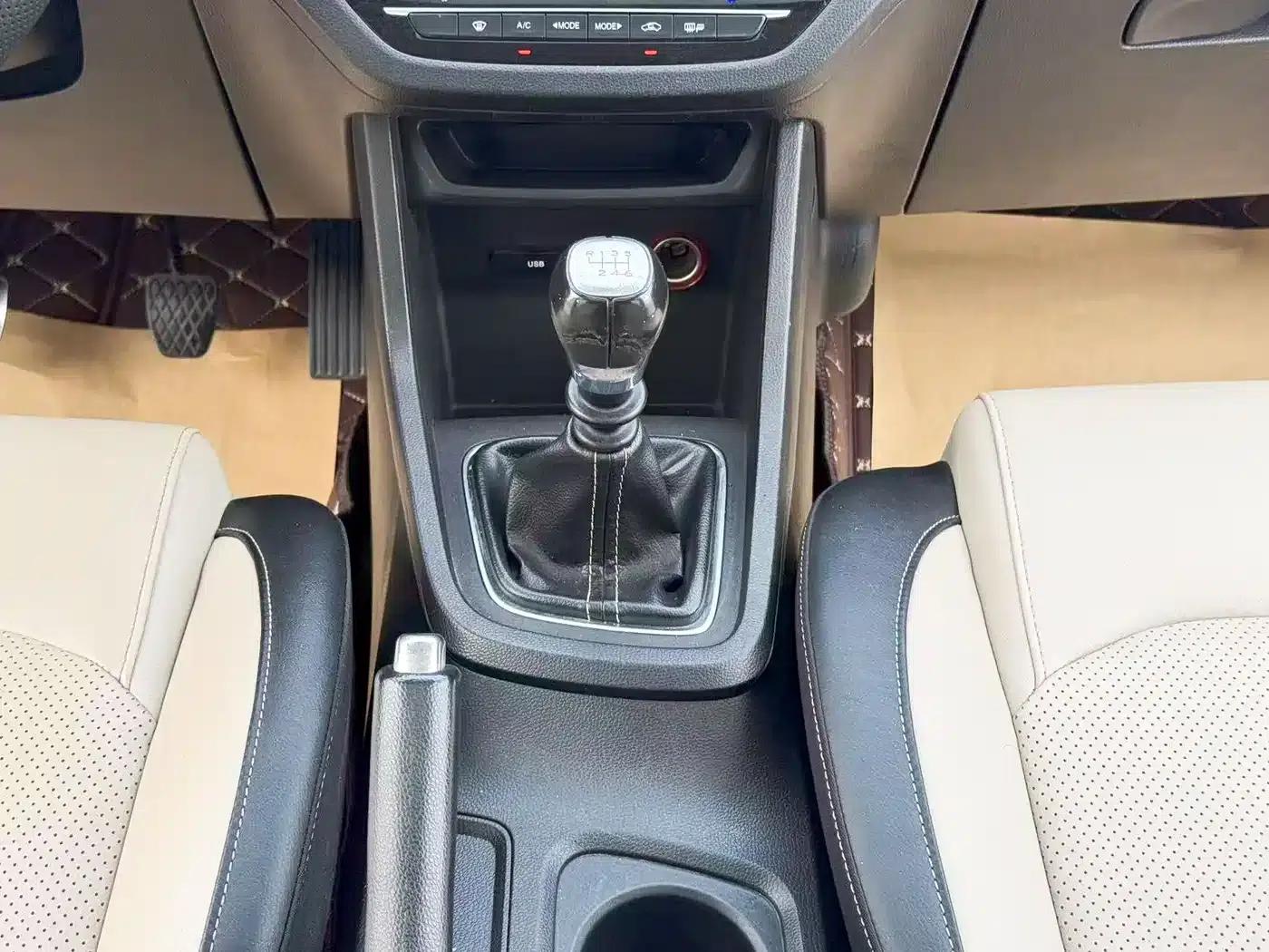 Baojun 360 2018 1.5L Manual Deluxe Edition (National V Emission Standard) — миниатюра 17