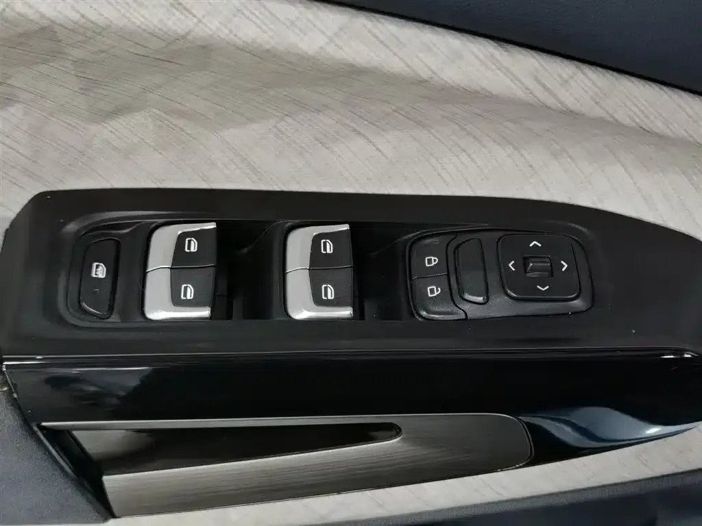 Baojun RM-5 2019 1.5T CVT 24-hour online luxury 6-seater — миниатюра 9