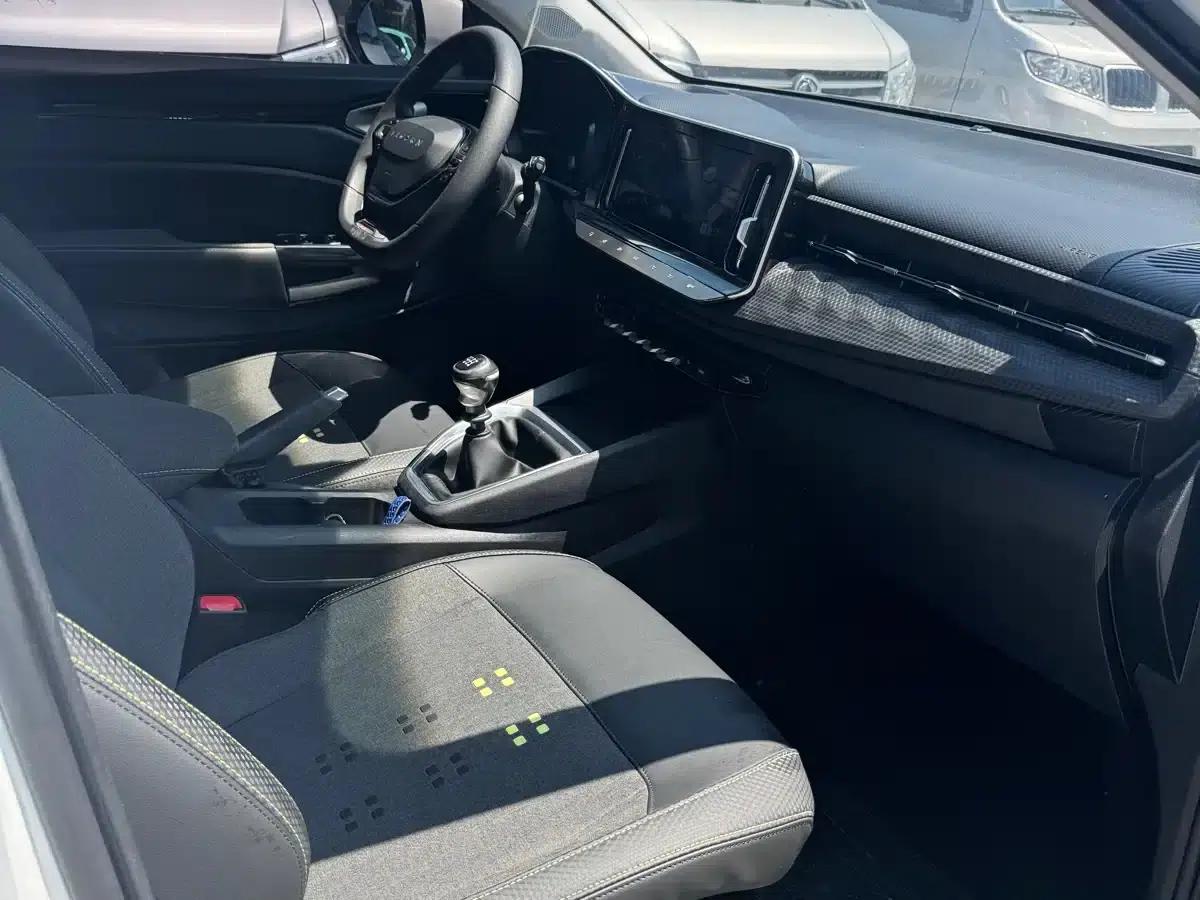 Baojun RM-5 2019 1.5L Manual Elite 7-Seater (24-Hour Online Service) — миниатюра 9