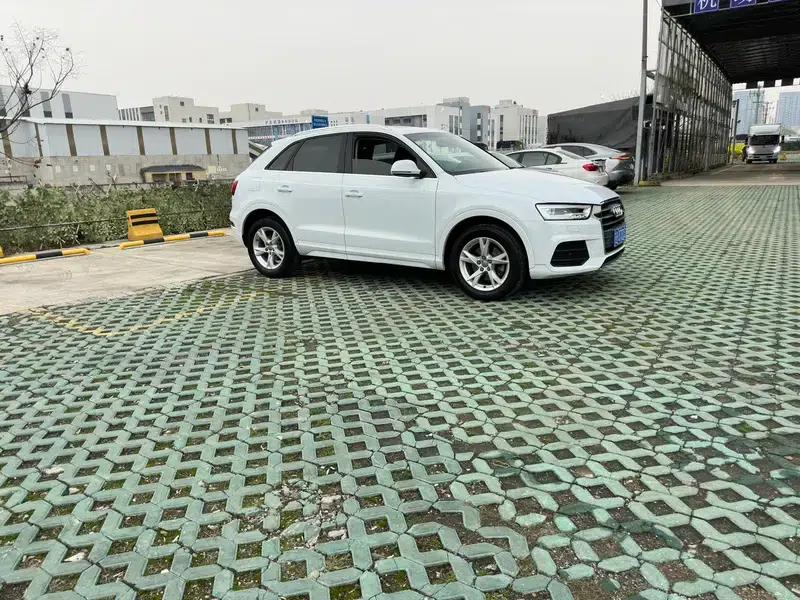 Audi Q3 2018 30th Anniversary Edition 30 TFSI Fashion Model — миниатюра 11