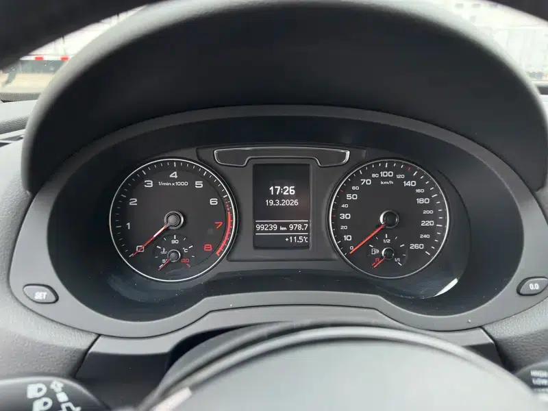 Audi Q3 2018 30th Anniversary Edition 30 TFSI Fashion Model — миниатюра 13
