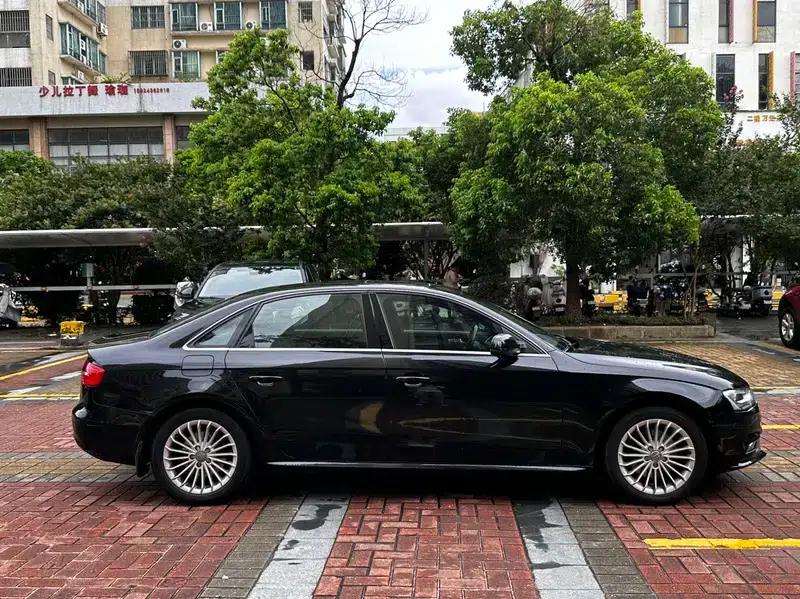 Audi A4L 2013 35 TFSI Automatic Comfort — миниатюра 8