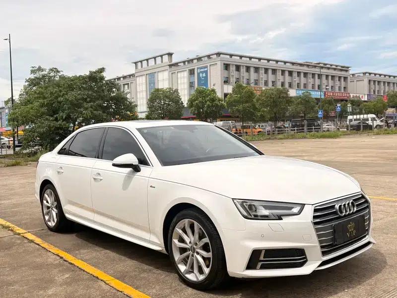 Audi A4L 2018 30th Anniversary Edition 40 TFSI Fashion Model — миниатюра 3