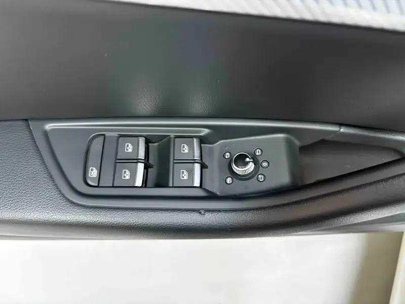 Audi A4L 2018 30th Anniversary Edition 40 TFSI Progressive — миниатюра 35
