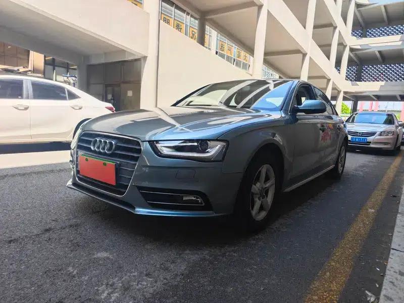 Audi A4L 2013 35 TFSI Automatic Standard Edition — миниатюра 1