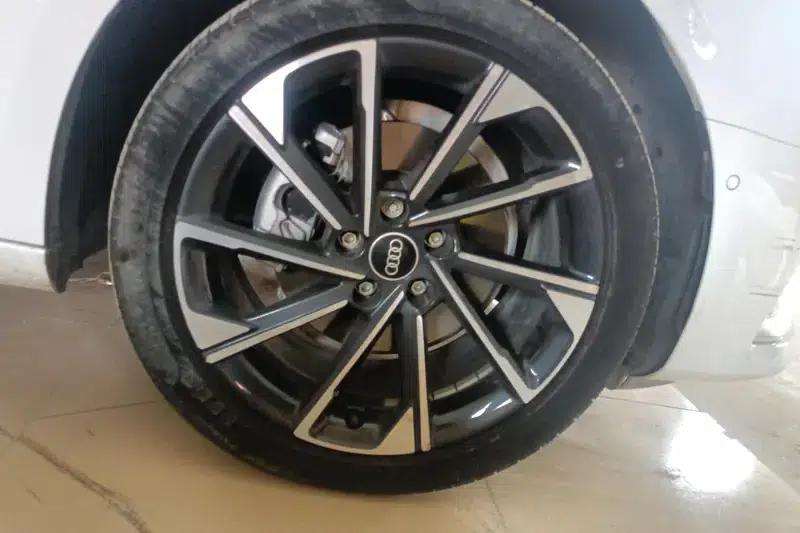 Audi A4L 2022 40 TFSI Luxury Elegance — миниатюра 8
