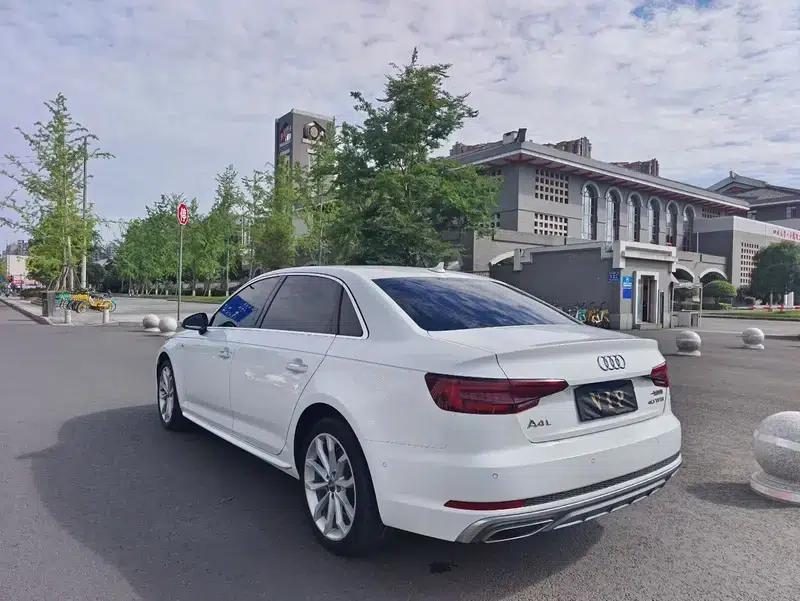 Audi A4L 2019 40 TFSI Fashion Edition (National V Emission Standard) — миниатюра 4