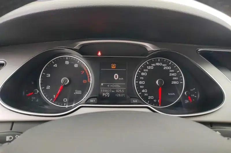 Audi A4L 2016 30 TFSI Classic Edition Automatic Comfort Model — миниатюра 14