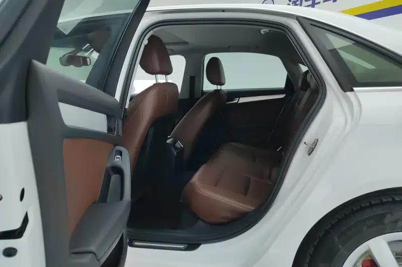Audi A4L 2016 30 TFSI Classic Edition Automatic Comfort Model — миниатюра 16