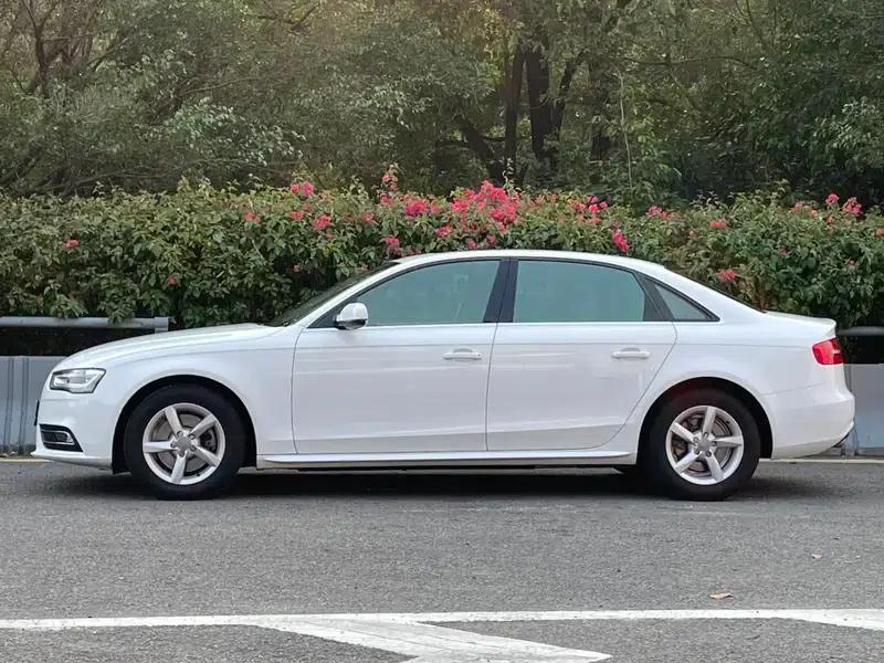 Audi A4L 2013 35 TFSI Automatic Comfort — миниатюра 3