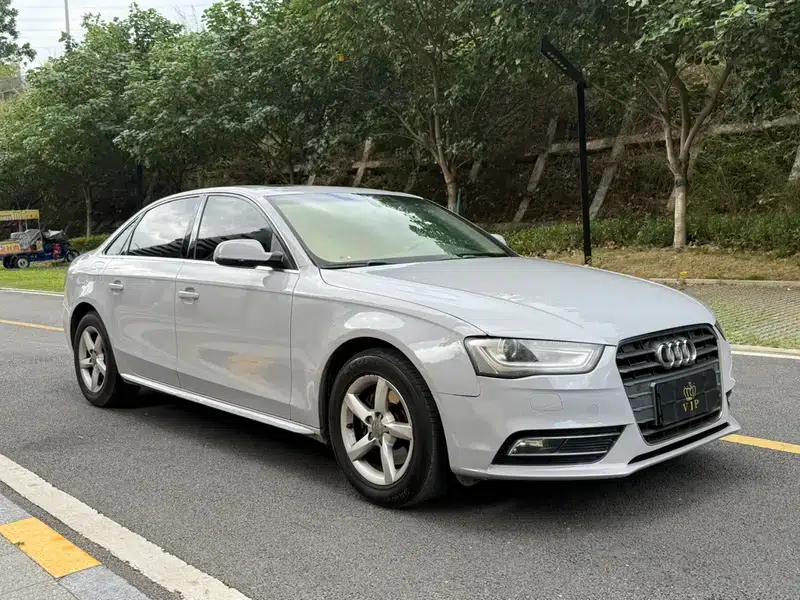 Audi A4L 2015 35 TFSI Automatic Standard Edition — миниатюра 3
