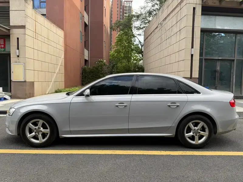 Audi A4L 2015 35 TFSI Automatic Standard Edition — миниатюра 4