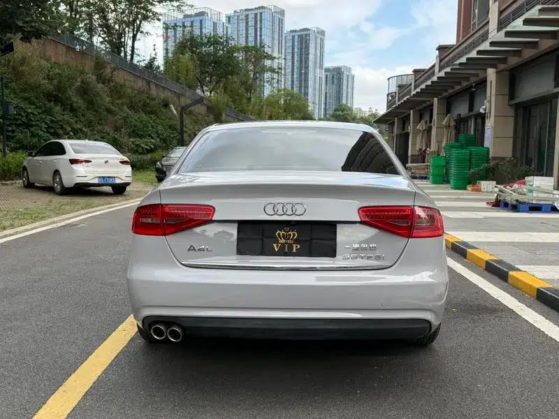 Audi A4L 2015 35 TFSI Automatic Standard Edition — миниатюра 6