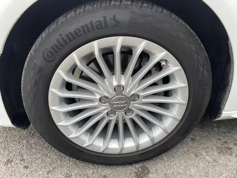 Audi A4L 2016 35 TFSI Classic Edition Automatic Standard Model — миниатюра 8