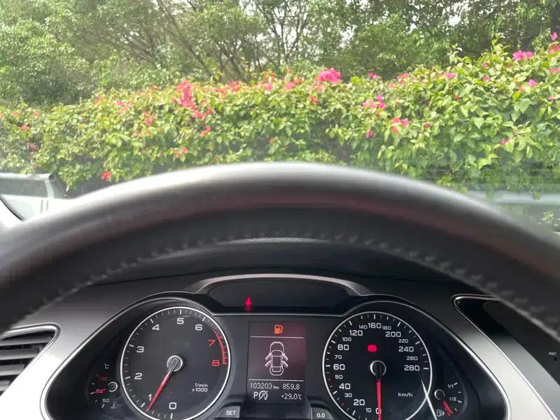 Audi A4L 2016 35 TFSI Classic Edition Automatic Standard Model — миниатюра 9