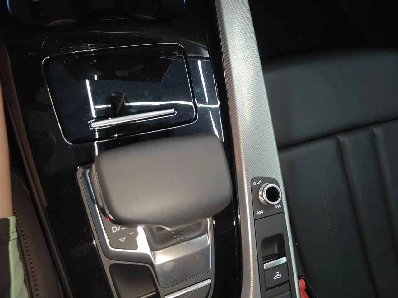 Audi A5 2024 Cabriolet 40 TFSI Fashionable and Dynamic Model — миниатюра 14
