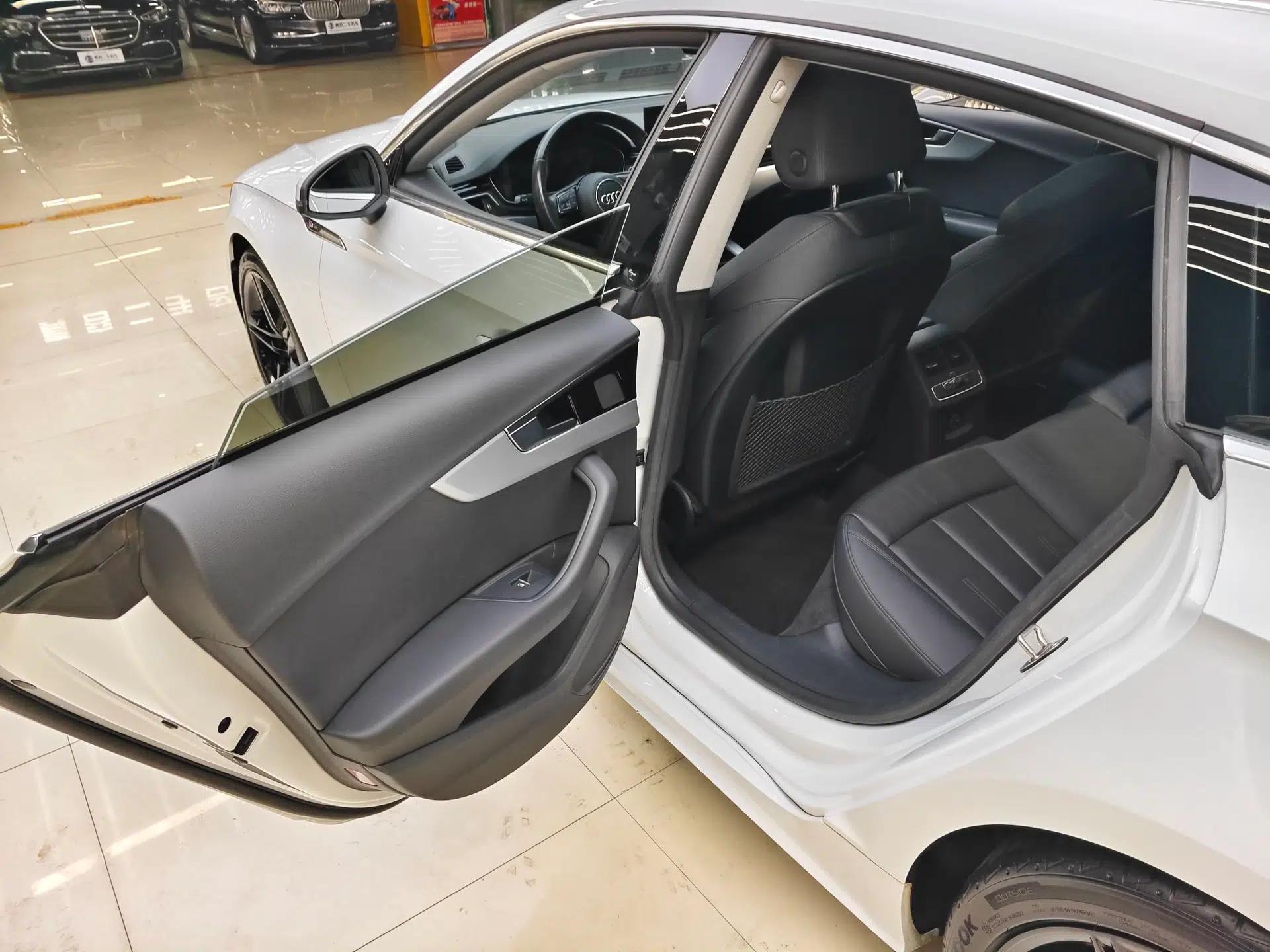 Audi A5 2022 Sportback 40 TFSI Fashionable and Dynamic Model — миниатюра 19