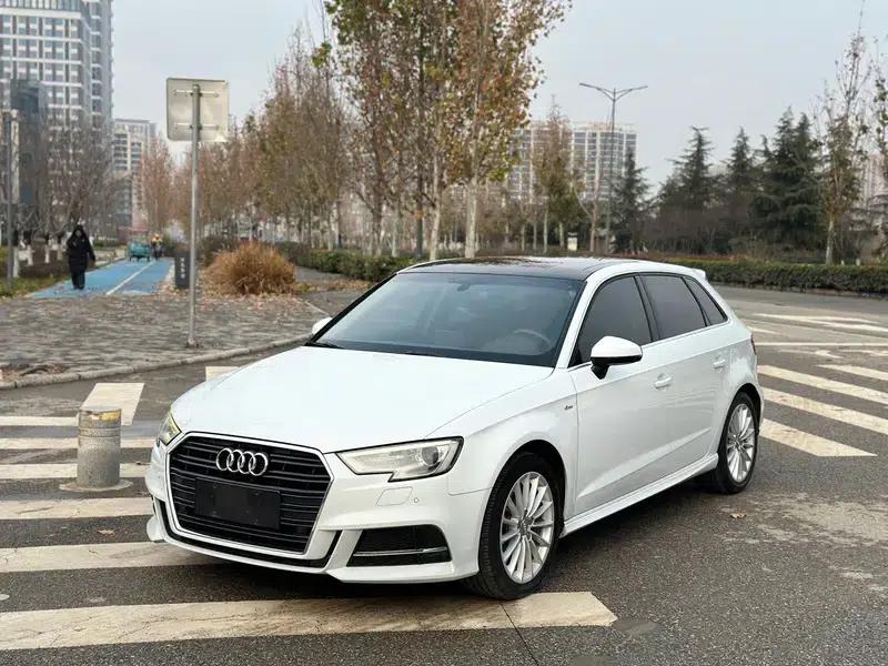 Audi A3 2018 30th Anniversary Edition Sportback 35 TFSI Fashion Model — миниатюра 1