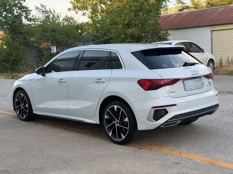 Audi A3 2022 Sportback 35 TFSI Fashionable Elegant Model — миниатюра 4