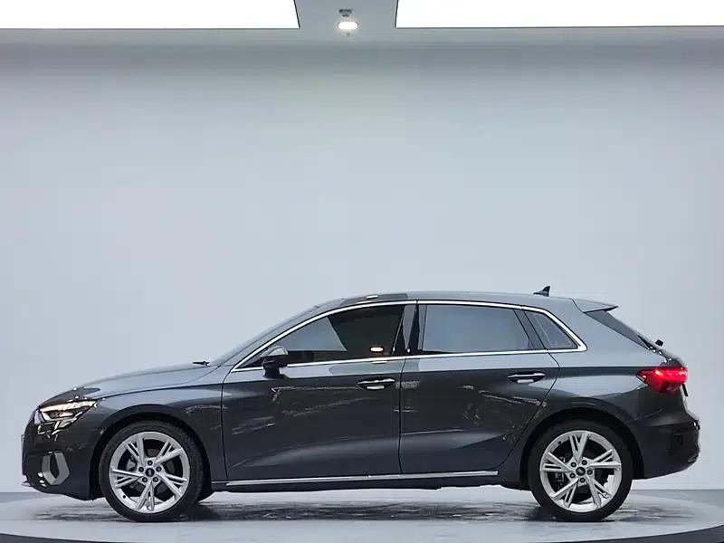 Audi A3 2023 Sportback 35 TFSI Fashionable Elegant Model — миниатюра 4
