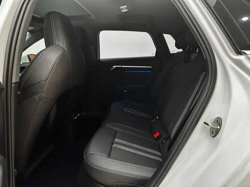 Audi A3 2023 Facelift Sportback 35 TFSI Fashion Sporty Model — миниатюра 22