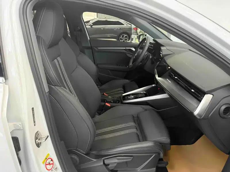 Audi A3 2023 Facelift Sportback 35 TFSI Fashion Sporty Model — миниатюра 17