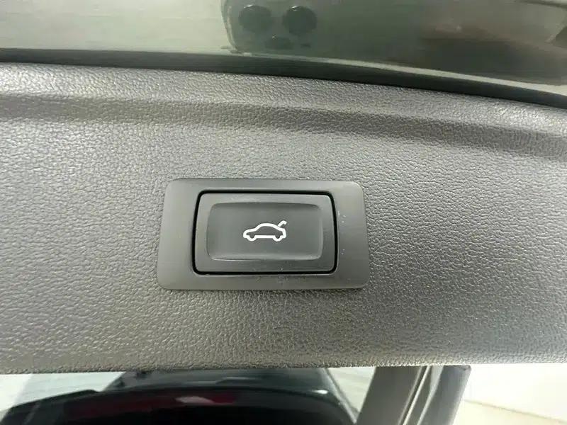 Audi A3 2023 Facelift Sportback 35 TFSI Fashion Sporty Model — миниатюра 11