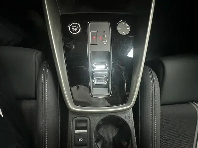 Audi A3 2023 Facelift Sportback 35 TFSI Fashion Sporty Model — миниатюра 21