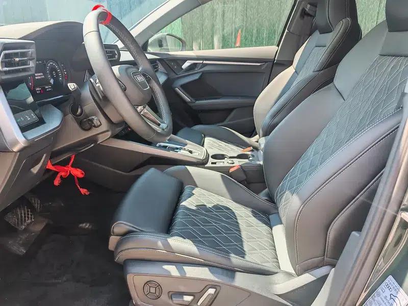 Audi A3 2025 Sportback 35 TFSI Flying Spur Luxury Edition + Luxury Package — миниатюра 8