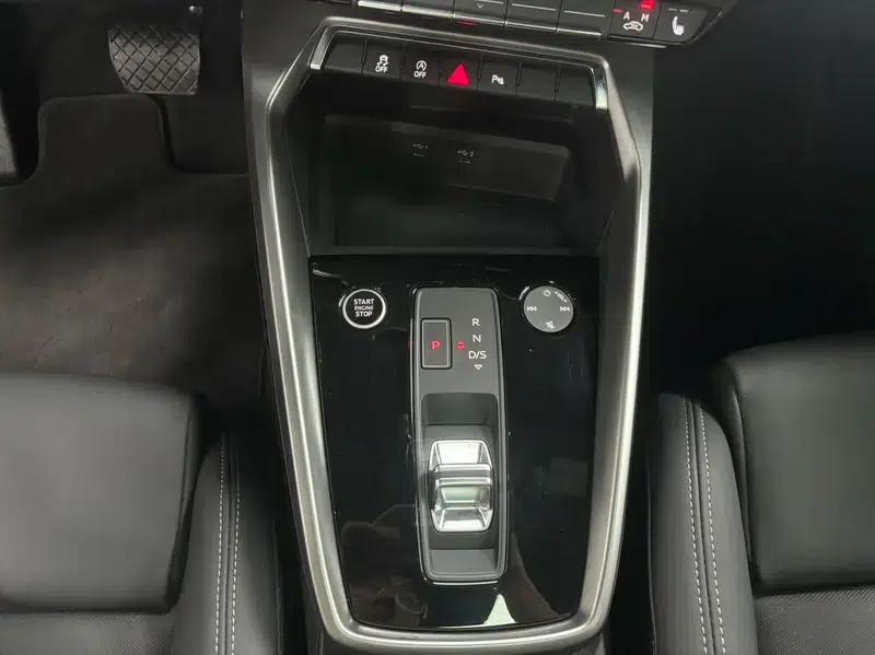 Audi A3 2023 Facelift Sportback 35 TFSI Fashion Sporty Model — миниатюра 20