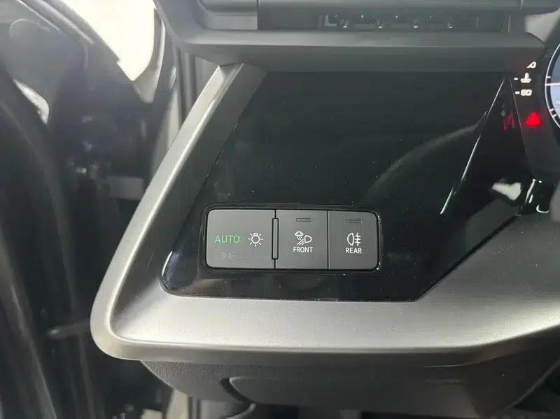 Audi A3 2023 Facelift Sportback 35 TFSI Fashion Sporty Model — миниатюра 21