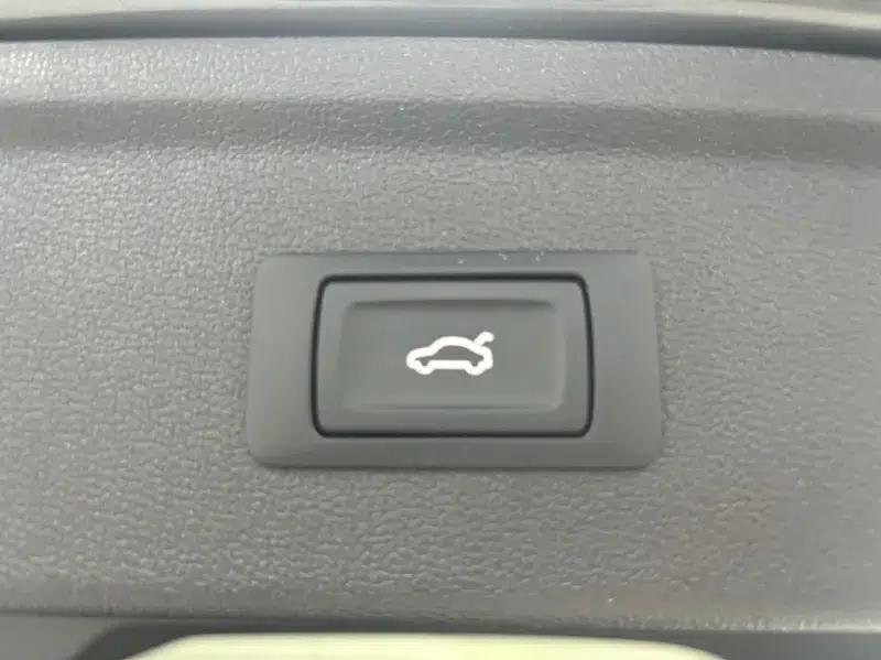 Audi A3 2023 Facelift Sportback 35 TFSI Fashion Sporty Model — миниатюра 9