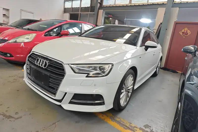 Audi A3 2018 30th Anniversary Edition Sportback 35 TFSI Fashion Model — миниатюра 1
