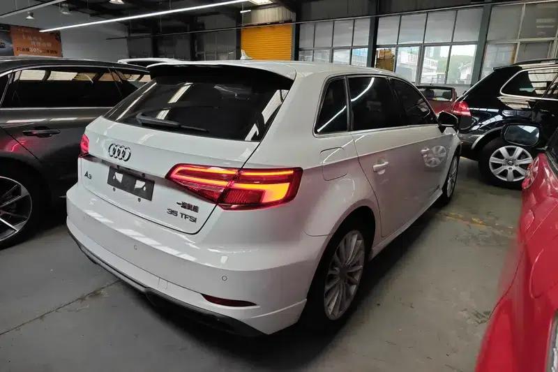 Audi A3 2018 30th Anniversary Edition Sportback 35 TFSI Fashion Model — миниатюра 3