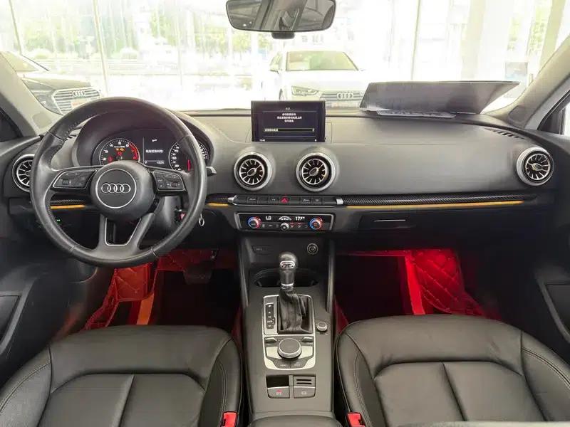 Audi A3 2018 30th Anniversary Edition Sportback 40 TFSI Fashion Model — миниатюра 13