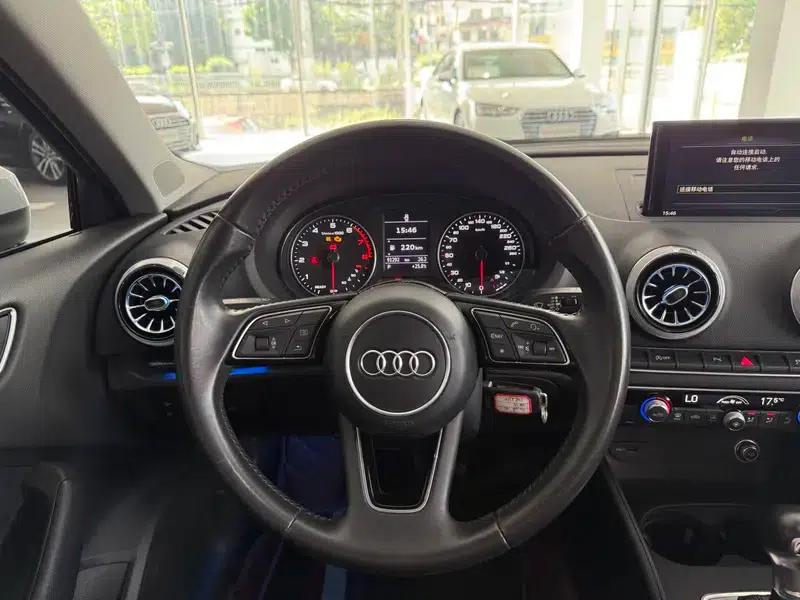 Audi A3 2018 30th Anniversary Edition Sportback 40 TFSI Fashion Model — миниатюра 14