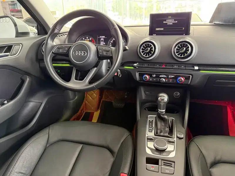 Audi A3 2018 30th Anniversary Edition Sportback 40 TFSI Fashion Model — миниатюра 16