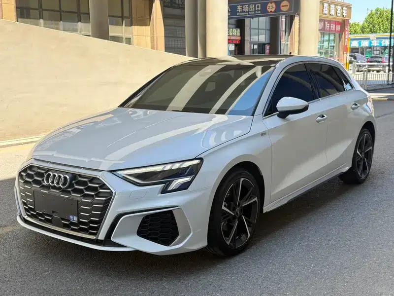 Audi A3 2023 Sportback 35 TFSI Fashion Sport — миниатюра 1