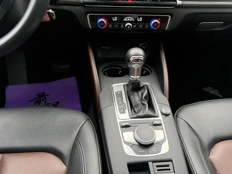 Audi A3 2018 30th Anniversary Edition Limousine 35 TFSI Fashion Model — миниатюра 9