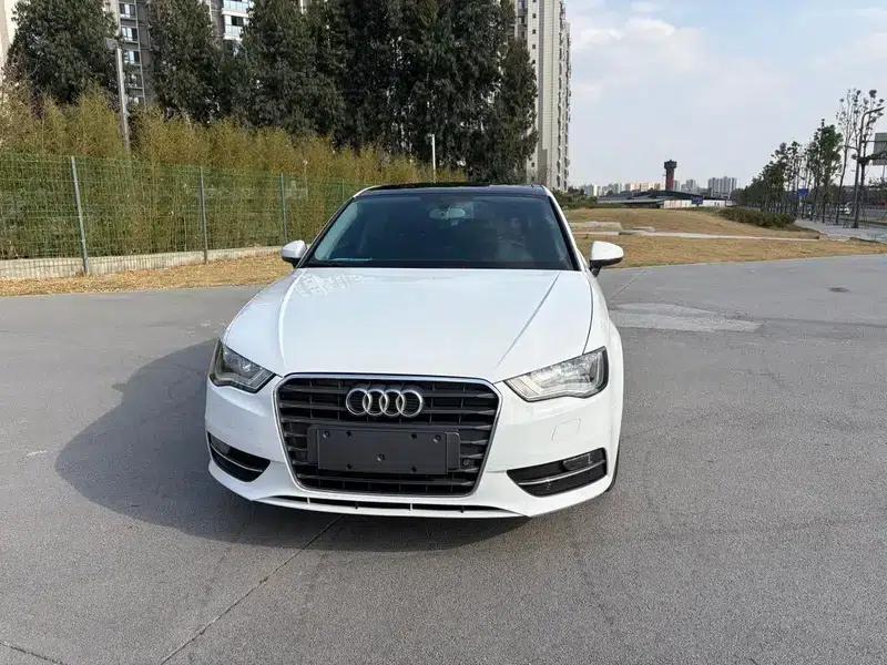 Audi A3 2014 Sportback 35 TFSI Automatic Entry-Level Model — миниатюра 2