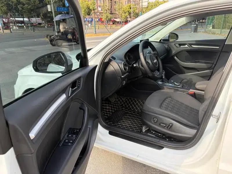 Audi A3 2014 Sportback 35 TFSI Automatic Entry-Level Model — миниатюра 14