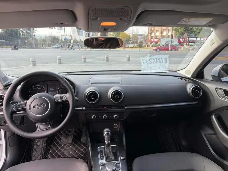 Audi A3 2014 Sportback 35 TFSI Automatic Entry-Level Model — миниатюра 10