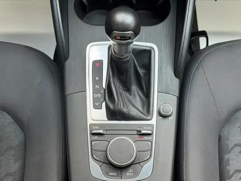 Audi A3 2015 Limousine 35 TFSI Millionth Anniversary Smart Edition — миниатюра 13
