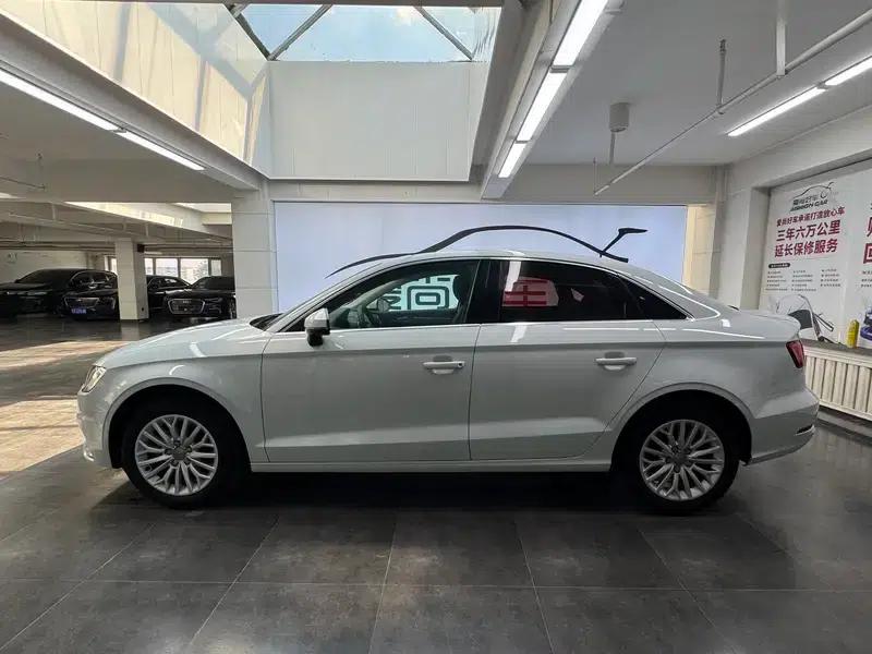Audi A3 2015 Limousine 35 TFSI Millionth Anniversary Smart Edition — миниатюра 4