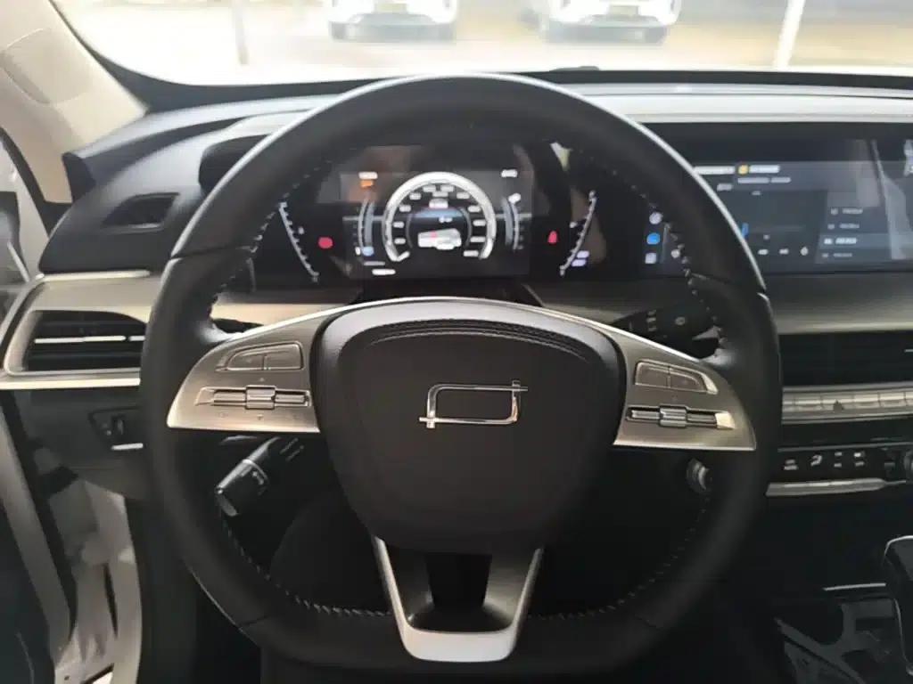 Bestune T77 2023 1.5T Automatic Luxury Edition — миниатюра 11