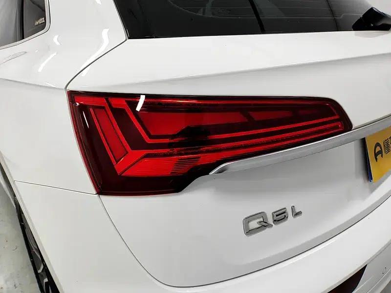 Audi Q5L 2022 2.0T Automatic AWD 5-seater Factory Custom Edition — миниатюра 13